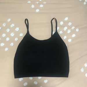 black basic cropped tank
